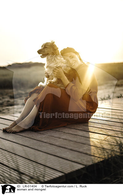 woman and mongrel / LR-01404
