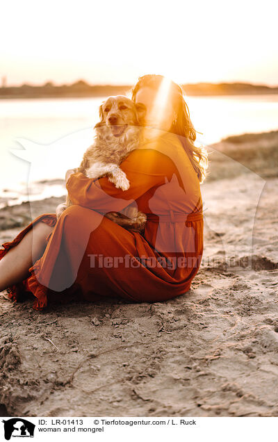 woman and mongrel / LR-01413