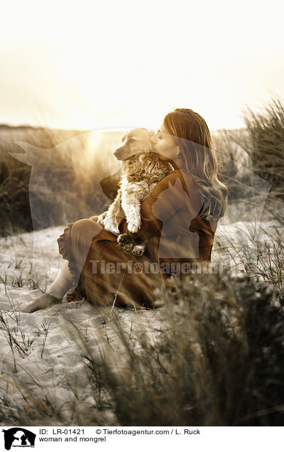 woman and mongrel / LR-01421