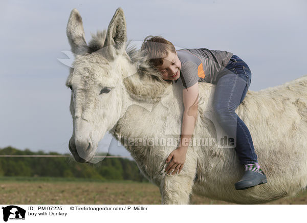 boy with Donkey / PM-07225