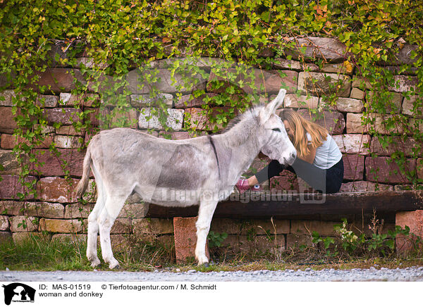 woman and donkey / MAS-01519