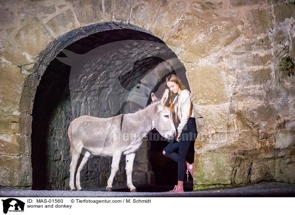 woman and donkey / MAS-01560