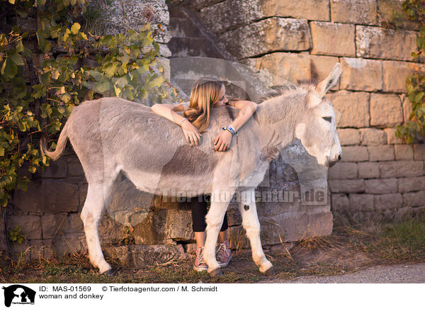 Frau und Esel / woman and donkey / MAS-01569