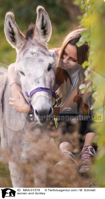 woman and donkey / MAS-01578