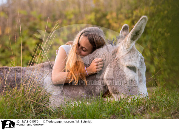 woman and donkey / MAS-01579