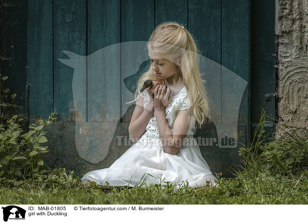 girl with Duckling / MAB-01805