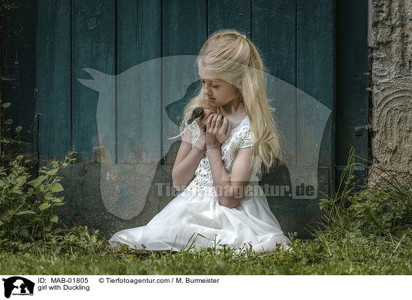 Mdchen mit Entenkken / girl with Duckling / MAB-01805