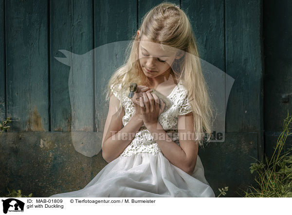 Mdchen mit Entenkken / girl with Duckling / MAB-01809