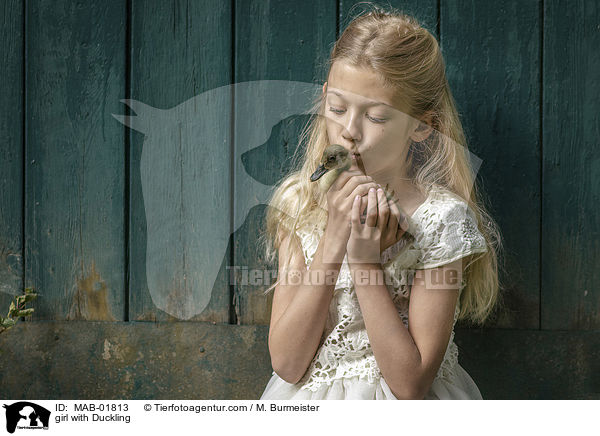 girl with Duckling / MAB-01813