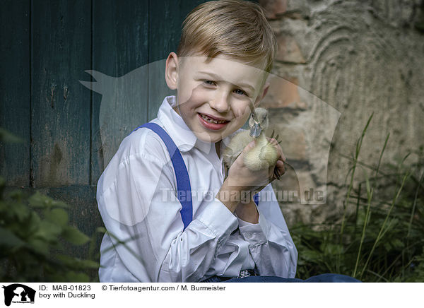 boy with Duckling / MAB-01823
