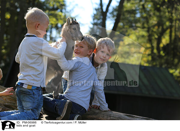 Ziege und Kinder / kids and goat / PM-06986