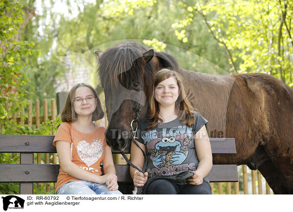 girl with Aegidienberger / RR-60792