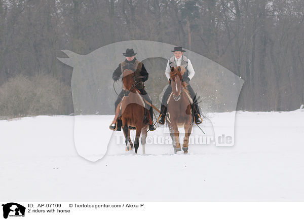 2 Reiter mit Pferd / 2 riders with horse / AP-07109