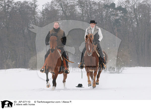 2 Reiter mit Pferd / 2 riders with horse / AP-07110