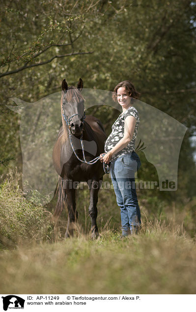 Frau mit Araber / woman with arabian horse / AP-11249