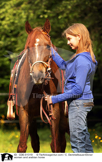 Frau und Araber / woman and arabian horse / CDE-01319