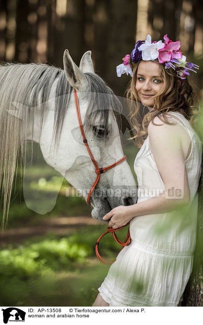 Frau und Araber / woman and arabian horse / AP-13508