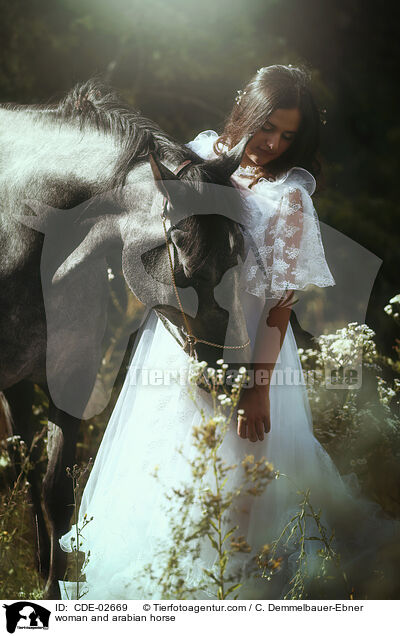 Frau und Araber / woman and arabian horse / CDE-02669
