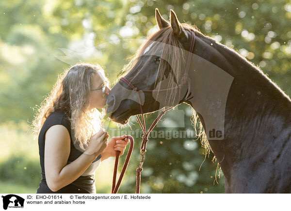 Frau und Araber / woman and arabian horse / EHO-01614
