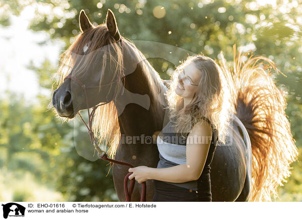 Frau und Araber / woman and arabian horse / EHO-01616