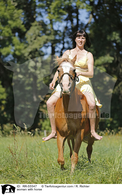 Frau mit Arabohaflinger / woman with horse / RR-55547