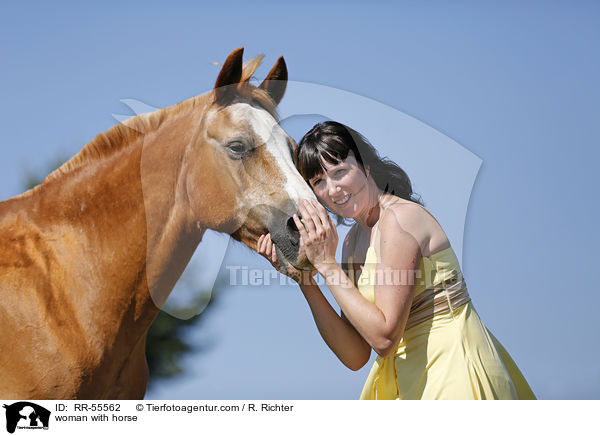 Frau mit Arabohaflinger / woman with horse / RR-55562