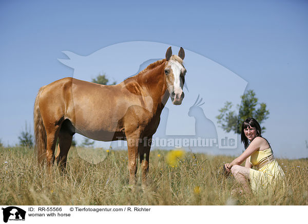 Frau mit Arabohaflinger / woman with horse / RR-55566