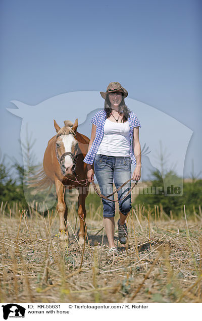 Frau mit Arabohaflinger / woman with horse / RR-55631