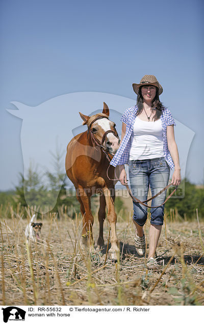 Frau mit Arabohaflinger / woman with horse / RR-55632