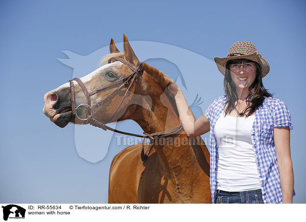 Frau mit Arabohaflinger / woman with horse / RR-55634