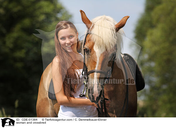 woman and crossbred / CDE-01384