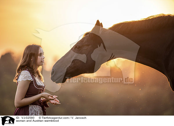 Frau und sterreichisches Warmblut / woman and Austrian warmblood / VJ-02580