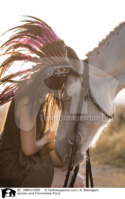 Frau und Connemara-Pony / woman and Connemara Pony / ABR-01065