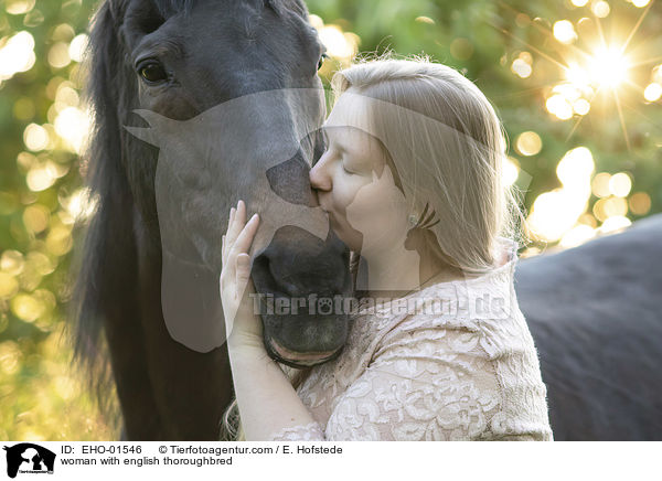 woman with english thoroughbred / EHO-01546