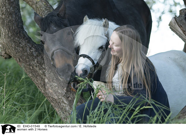 Frau mit 2 Pferden / woman with 2 Horses / EHO-01548