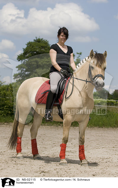 Reiterin / horsewoman / NS-02115