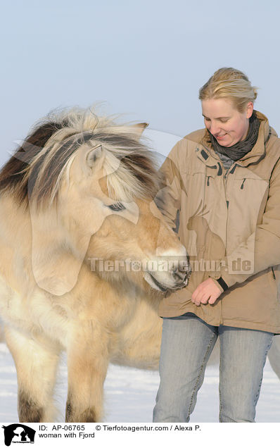 Frau mit Fjordpferd / woman with Fjord / AP-06765