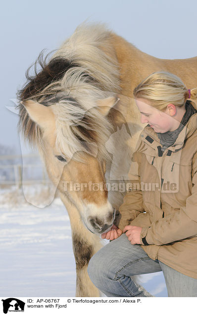 Frau mit Fjordpferd / woman with Fjord / AP-06767