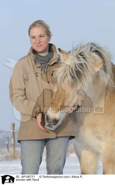 Frau mit Fjordpferd / woman with Fjord / AP-06771