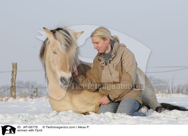 Frau mit Fjordpferd / woman with Fjord / AP-06776