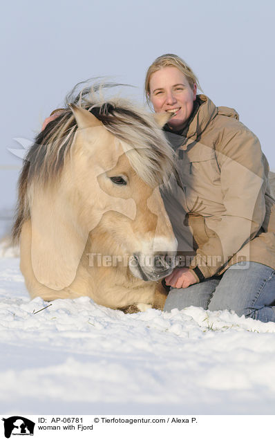 Frau mit Fjordpferd / woman with Fjord / AP-06781