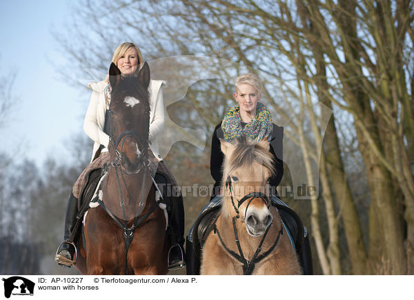 Frauen mit Pferden / woman with horses / AP-10227