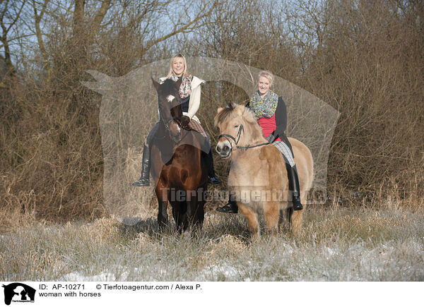 woman with horses / AP-10271