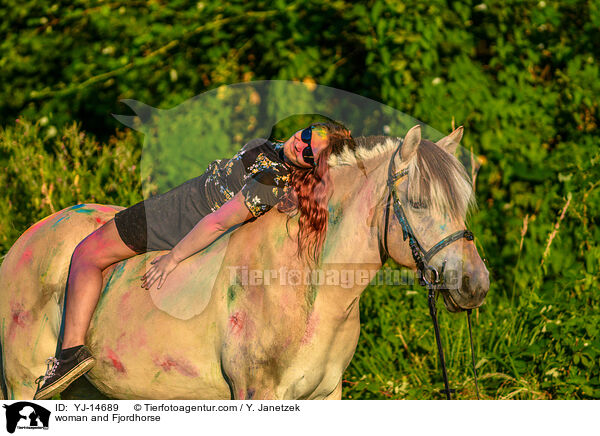 Frau und Fjordpferd / woman and Fjordhorse / YJ-14689