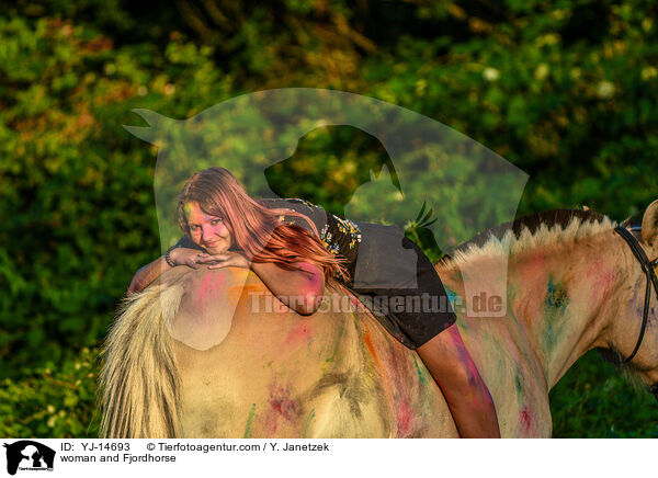 Frau und Fjordpferd / woman and Fjordhorse / YJ-14693