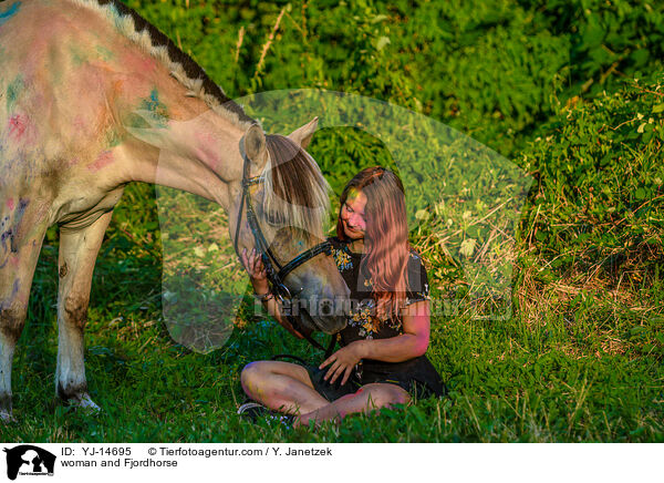 woman and Fjordhorse / YJ-14695