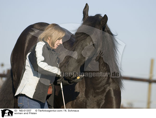 Frau mit Friese / woman and Frisian / NS-01357