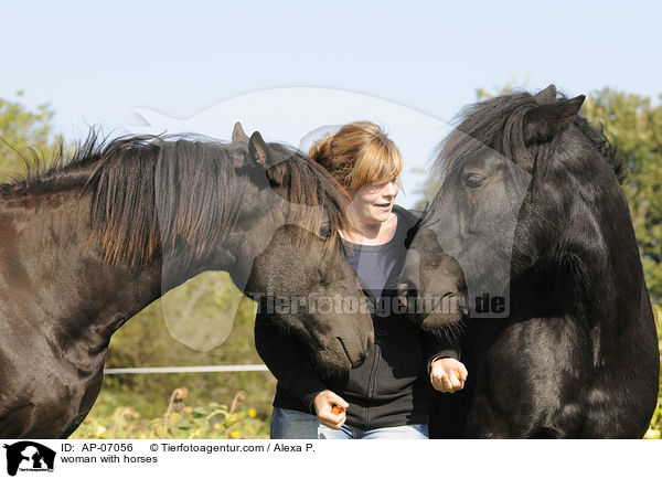 woman with horses / AP-07056