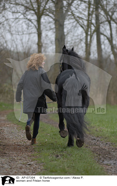 Frau und Friese / woman and Frisian horse / AP-07394