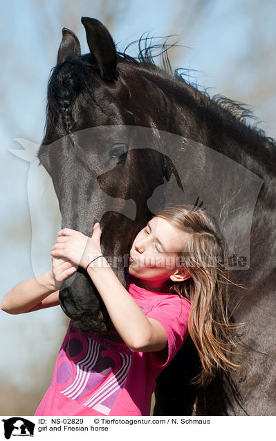 Mdchen und Friese / girl and Friesian horse / NS-02829